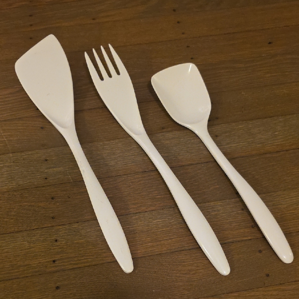 Hutzler Melamine 3 Piece Vintage White Utensil Set: Spoon/ Spatula/ Fork